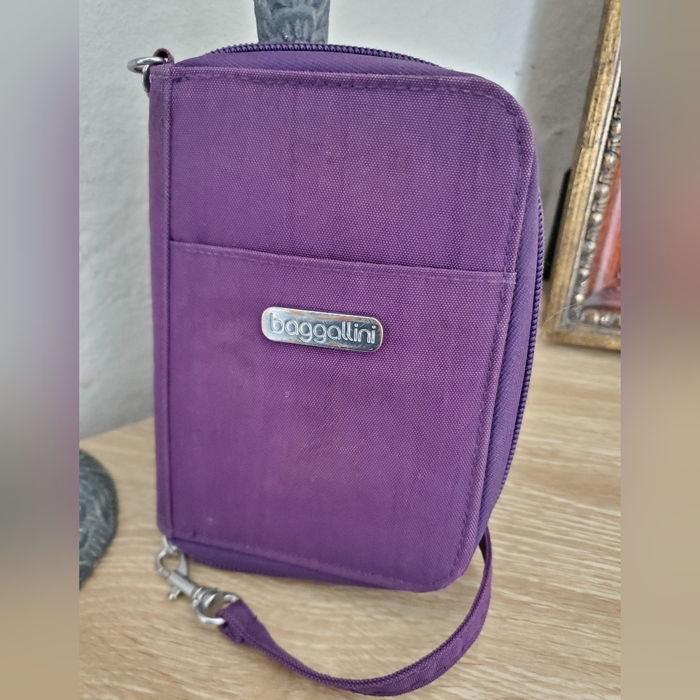 Baggallini Purple Wristlet Wallet